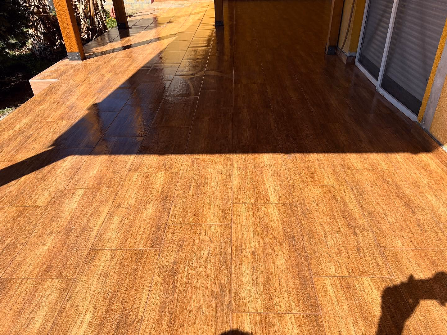 Postavljen pod u hodniku